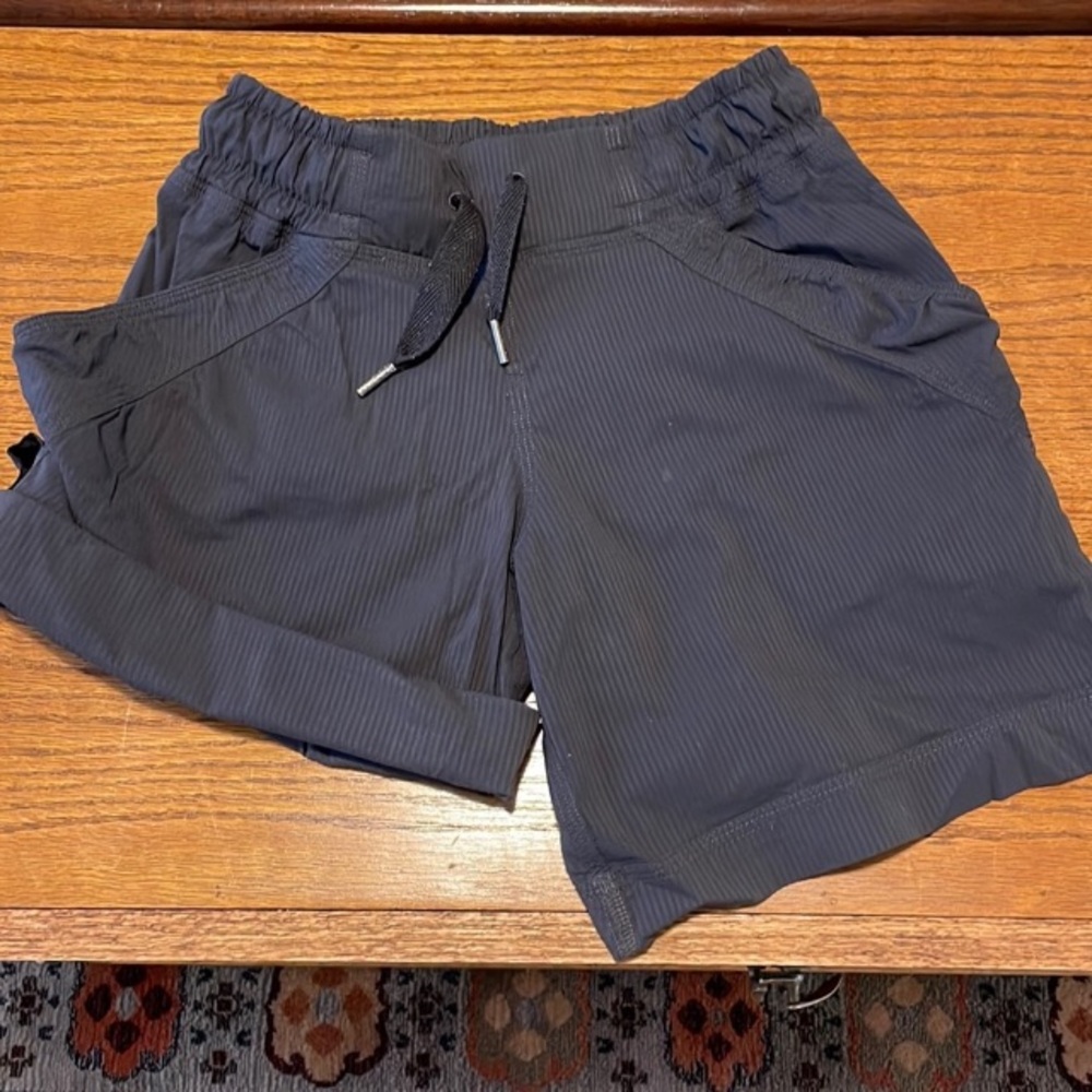Lululemon Play in the Sun Adjustable Black/Dark Grayish color Shorts. - Picture 6 of 10